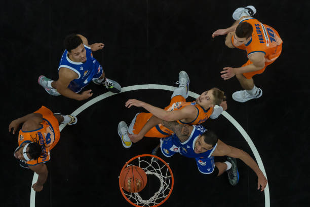 过中路短传 过中路短传